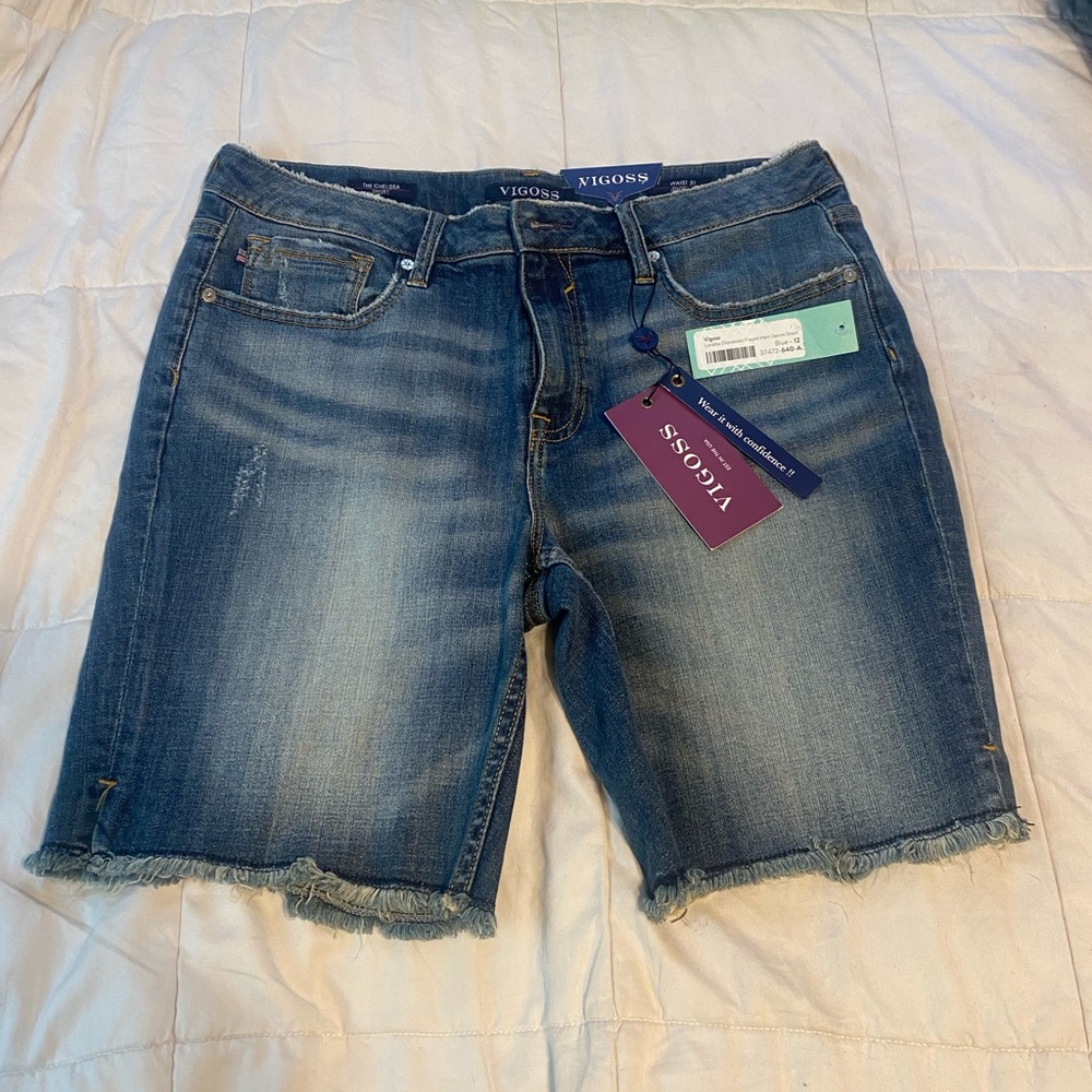 Frayed hem jean shorts